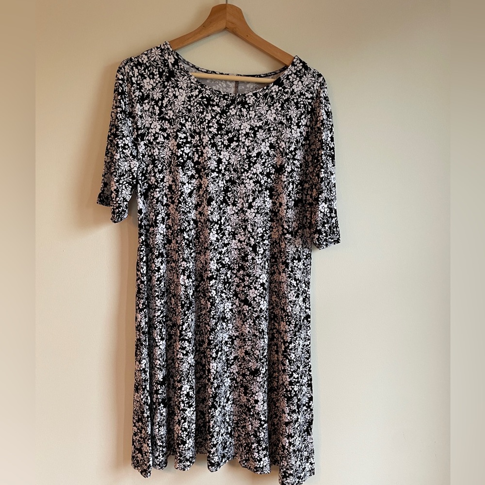 St John’s Bay Wrinkle Resistant Black and White Floral Dress